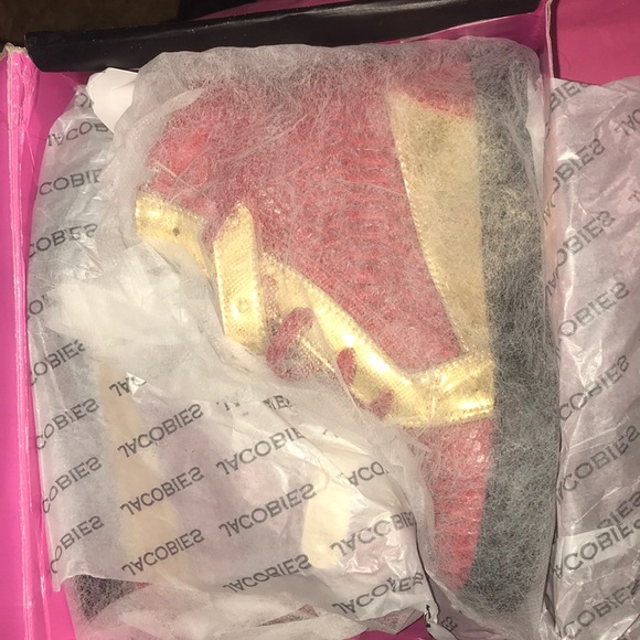 Shoes - Picture 2 of 7